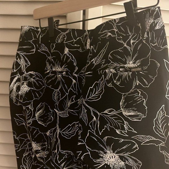 White House Black Market Flare crop pant black/white 4 - Picture 7 of 8